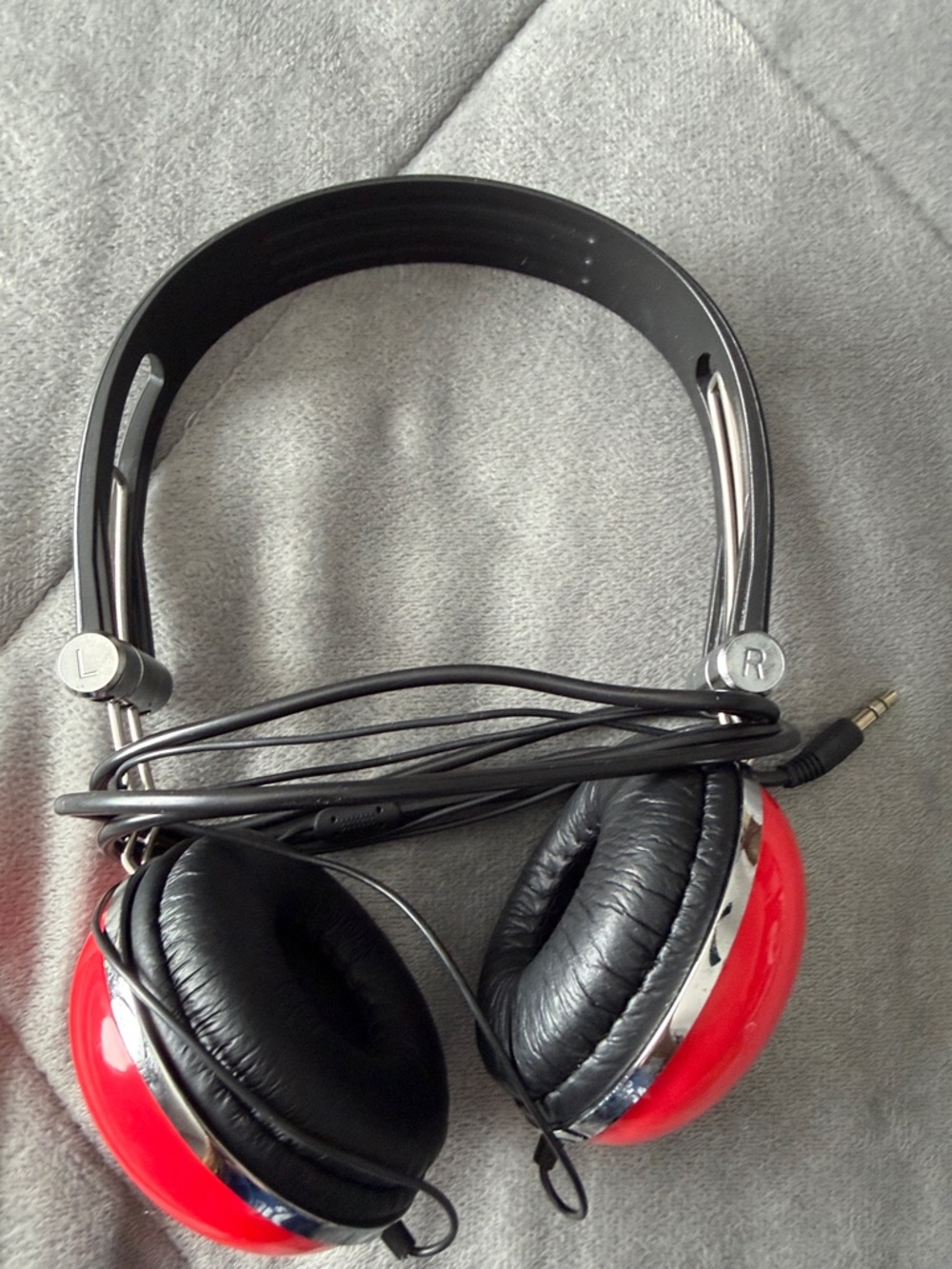 Over-Ear Wired Headphones - Red